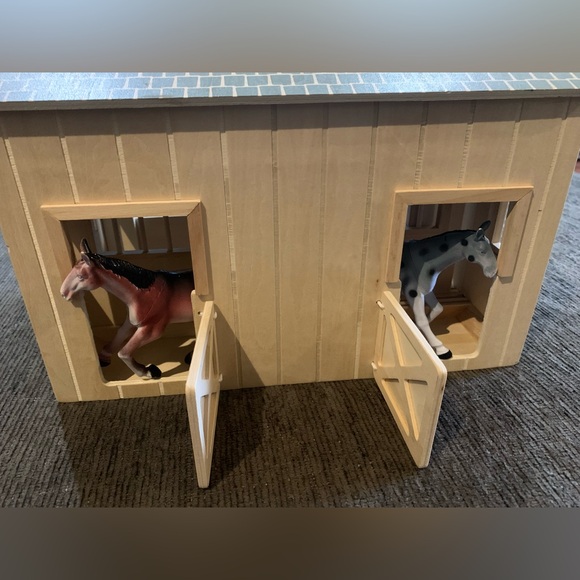 Melissa & Doug Fold and Go Wooden Horse Stable Dollhouse w Handle, Toy Horses - Picture 5 of 11